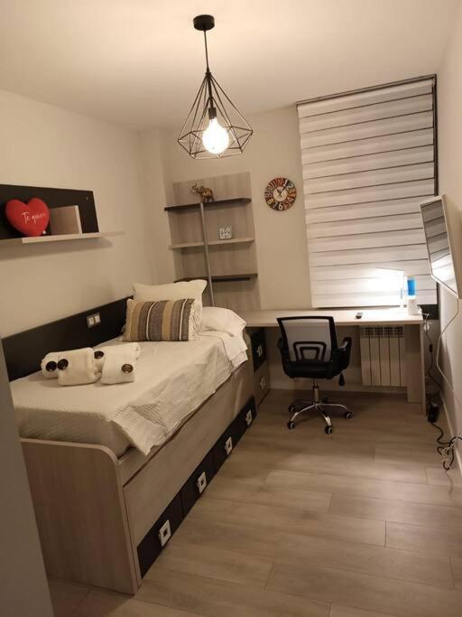 ¡al Lado De La Clinica Oftalmologica Vega! * Oviedo